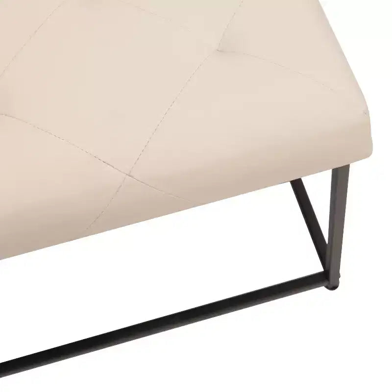 Pouf carré Emma et Oliver de 76 cm en similicuir capitonné avec structure en fer robuste