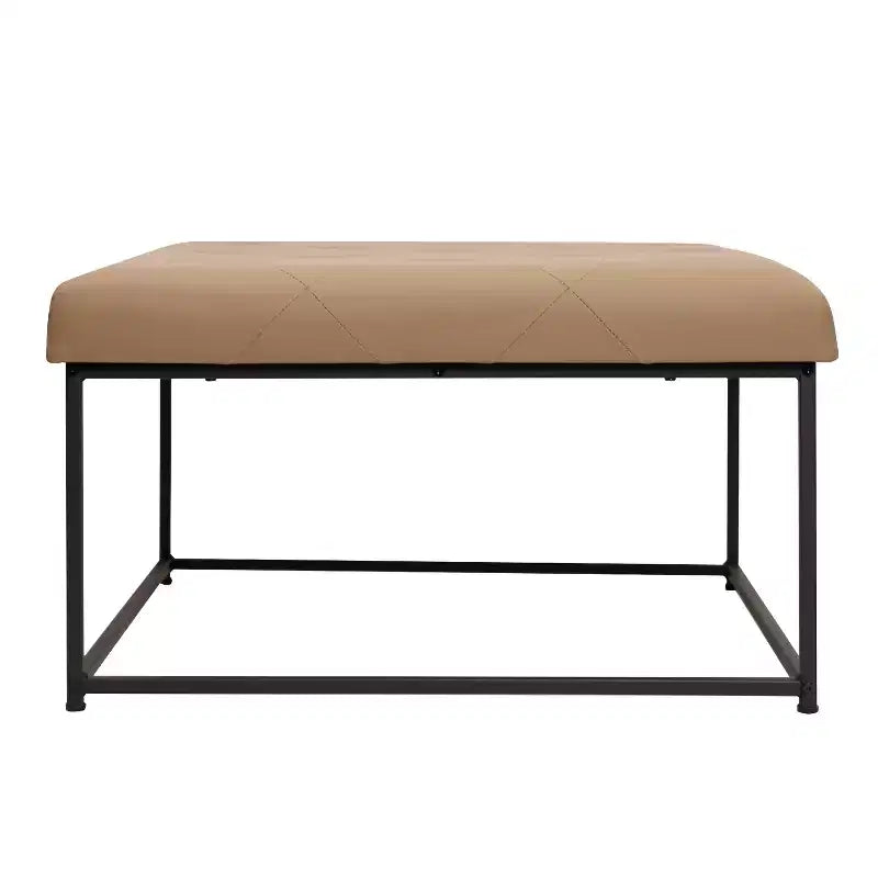 Pouf carré Emma et Oliver de 76 cm en similicuir capitonné avec structure en fer robuste