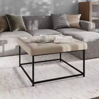 Pouf carré Emma et Oliver de 76 cm en similicuir capitonné avec structure en fer robuste