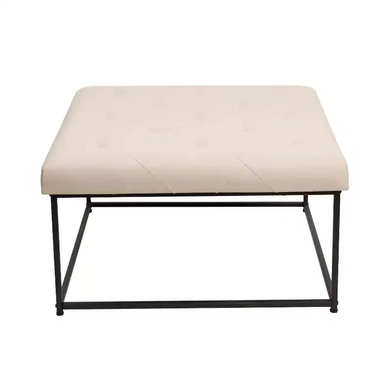 Pouf carré Emma et Oliver de 76 cm en similicuir capitonné avec structure en fer robuste