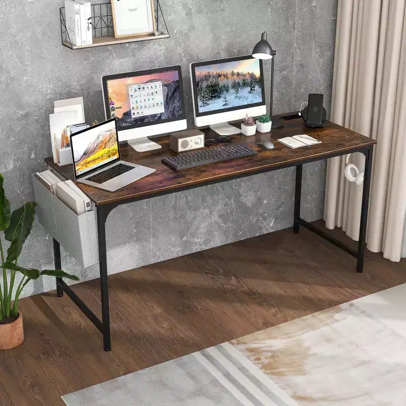 Bureau d'ordinateur moderne Costway 60 avec station de recharge, sac de rangement et crochet pour casque, marron