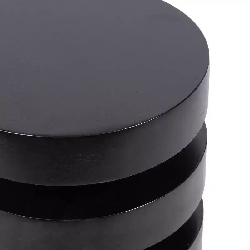 Table d'appoint ronde Omar par Kate and Laurel