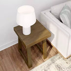Table d'appoint carrée classique en bois massif Plank+Beam, table de canapé de 50,8 cm pour le salon, bout de canapé