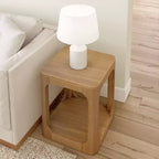 Table d'appoint carrée en bois massif Plank+Beam 20 avec étagère, table de chevet avec rangement pour salon