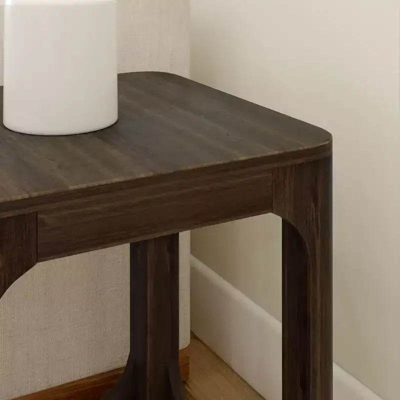 Table d'appoint carrée en bois massif Plank+Beam 20 avec étagère, table de chevet avec rangement pour salon