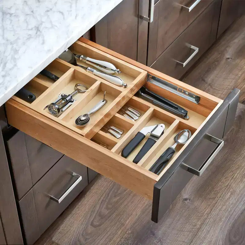 Organisateur de tiroir à ustensiles et couverts Rev-A-Shelf avec coulisses Blumotion à fermeture douce, en bois