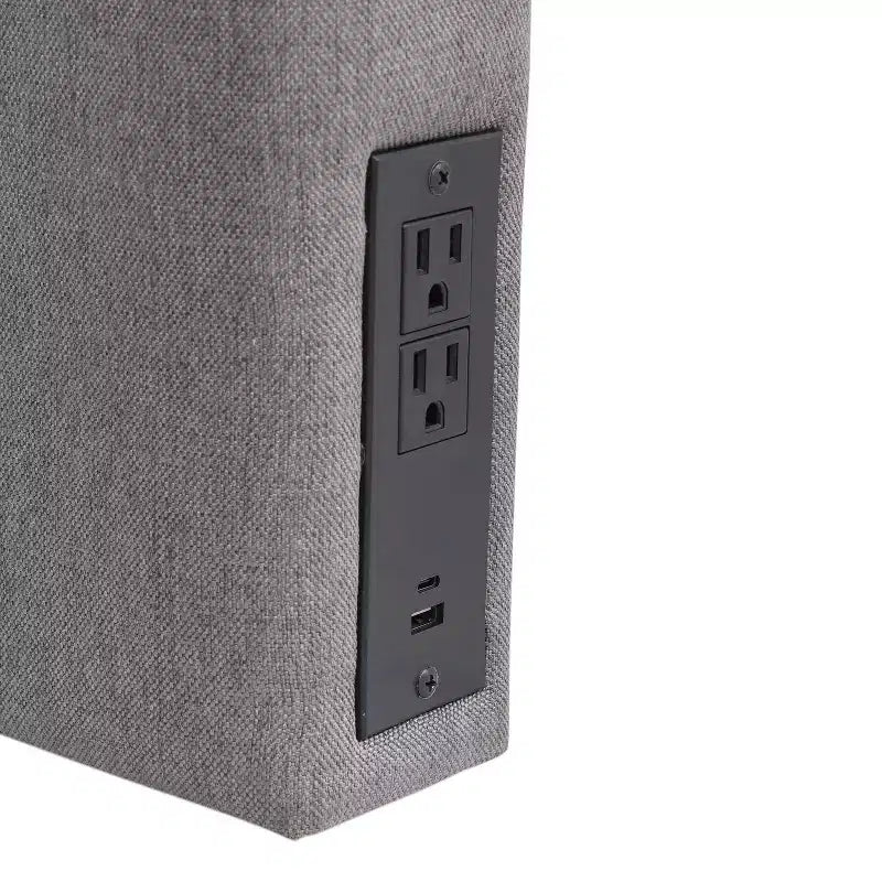 Tête de lit Hugo de Flash Furniture avec 2 prises de courant, 1 port USB et 1 port USB-C, revêtement en similicuir et deux options de fixation