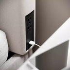 Tête de lit Hugo de Flash Furniture avec 2 prises de courant, 1 port USB et 1 port USB-C, revêtement en similicuir et deux options de fixation