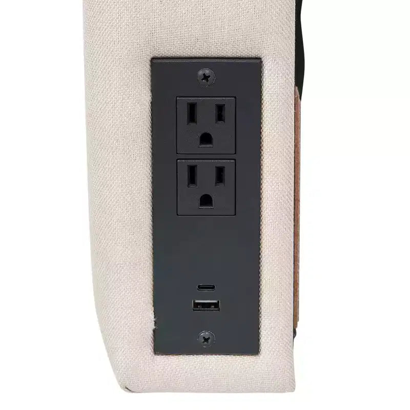 Tête de lit Hugo de Flash Furniture avec 2 prises de courant, 1 port USB et 1 port USB-C, revêtement en similicuir et deux options de fixation