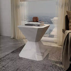 Table d'appoint géométrique moderne LeisureMod Azure - Table d'appoint ou de chevet en pierre composite