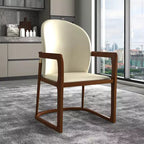 Chaise de salle à manger moderne LeisureMod Svelta Series avec cadre en bois massif et revêtement en cuir, assise confortable pour salles à manger