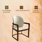 Chaise de salle à manger moderne LeisureMod Svelta Series avec cadre en bois massif et revêtement en cuir, assise confortable pour salles à manger