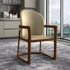 Chaise de salle à manger moderne LeisureMod Svelta Series avec cadre en bois massif et revêtement en cuir, assise confortable pour salles à manger