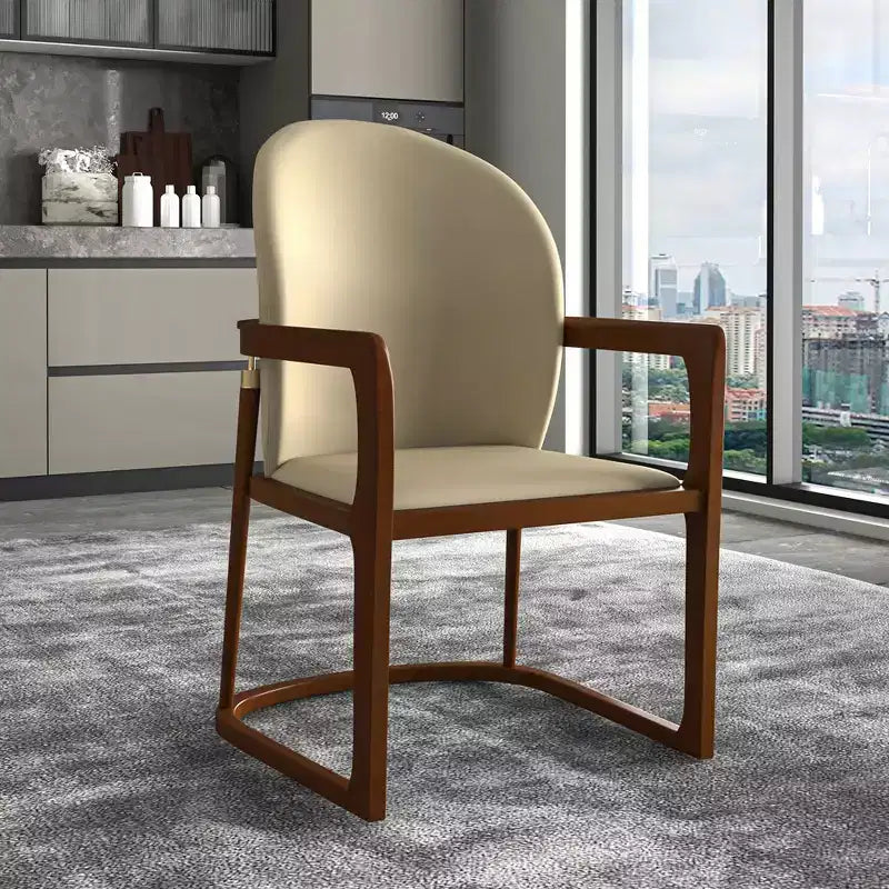 Chaise de salle à manger moderne LeisureMod Svelta Series avec cadre en bois massif et revêtement en cuir, assise confortable pour salles à manger