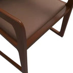 Chaise de salle à manger moderne LeisureMod Svelta Series avec cadre en bois massif et revêtement en cuir, assise confortable pour salles à manger