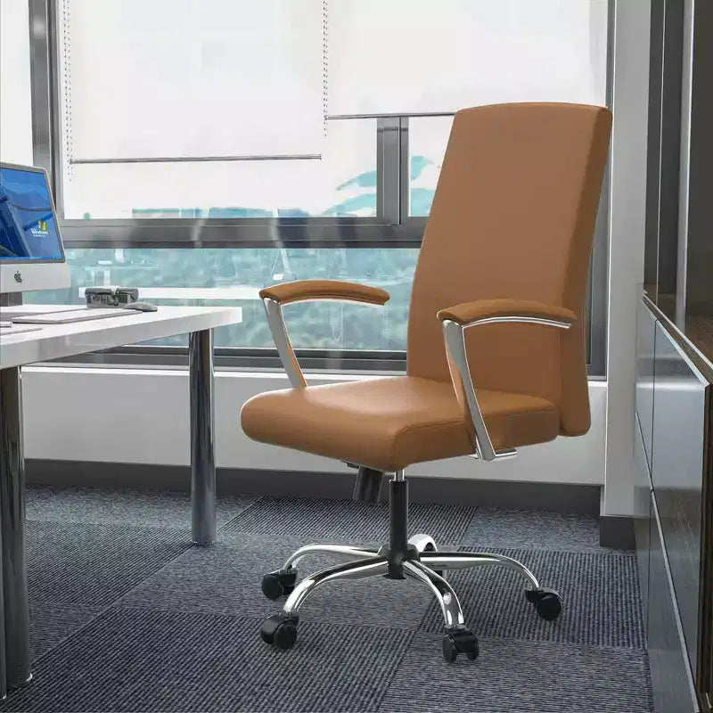 Chaise de bureau haute à dossier réglable LeisureMod Evander Rembourrage en cuir avec pivot, inclinaison et base chromée, chaise de bureau ergonomique pour bureau à domicile