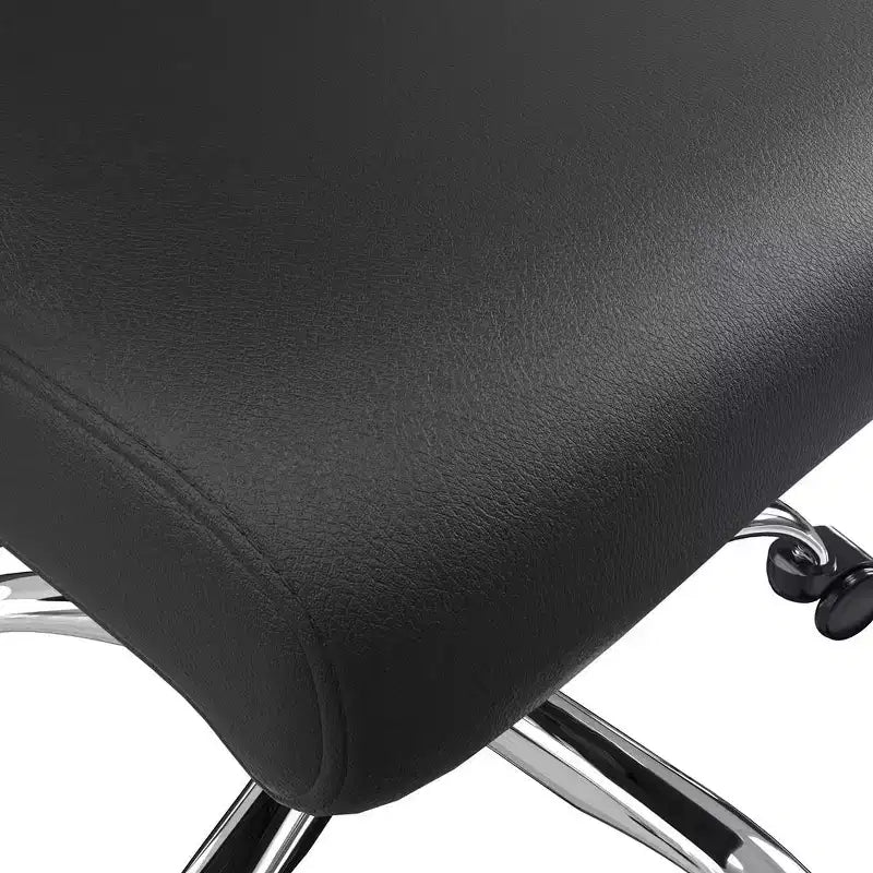 Chaise de bureau haute à dossier réglable LeisureMod Evander Rembourrage en cuir avec pivot, inclinaison et base chromée, chaise de bureau ergonomique pour bureau à domicile