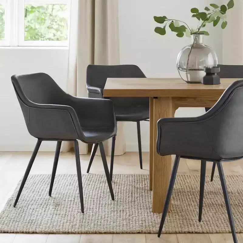 LeisureMod Markley - Lot de 4 chaises de salle à manger en cuir avec pieds en métal noir et assise rembourrée, idéales pour la cuisine, la salle à manger, le bureau, le salon ou le café