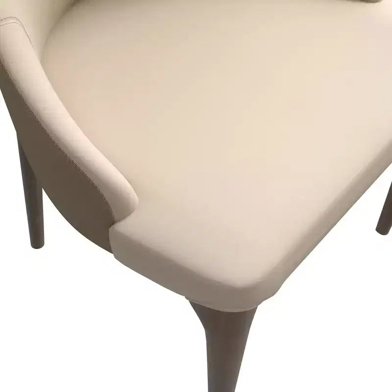 LeisureMod Elm Chaise de salle à manger moderne Dossier haut Design incurvé sans accoudoirs, siège en cuir rembourré avec pieds en bois de frêne pour salle à manger et cuisine
