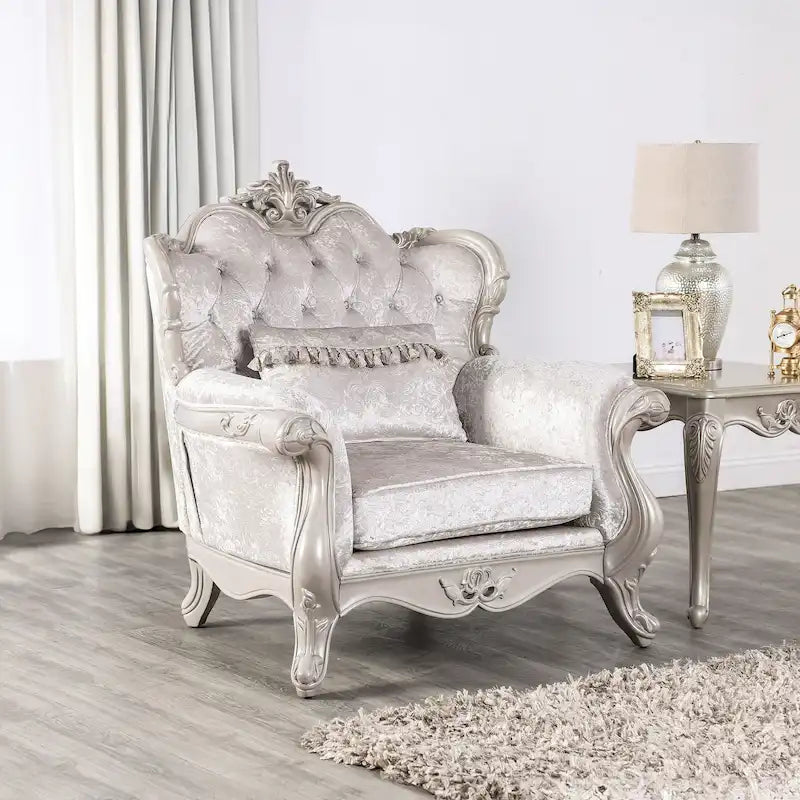 Fauteuil traditionnel Clarissa de Furniture of America avec dossier capitonné et coussin décoratif