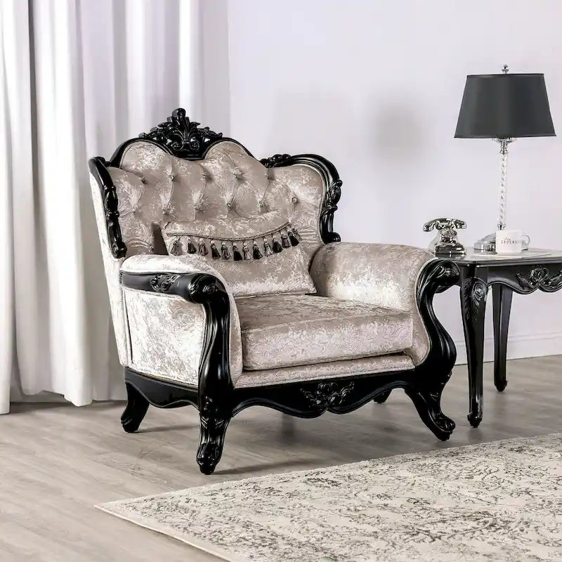 Fauteuil traditionnel Clarissa de Furniture of America avec dossier capitonné et coussin décoratif