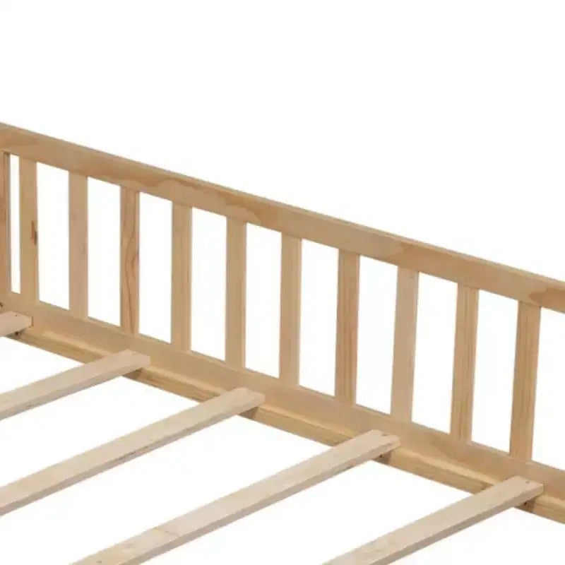 Lit au sol pleine grandeur avec clôture et porte, cadre de lit en bois avec lattes de support pour meubles de chambre de garçons et filles, facile à assembler