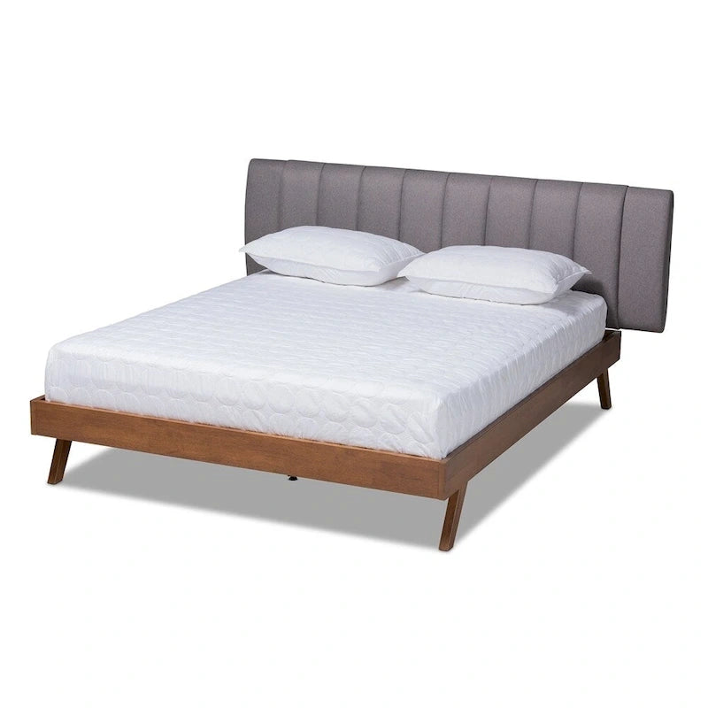 Lit Brita moderne du milieu du siècle en tissu beige clair avec cadre en bois finition noyer