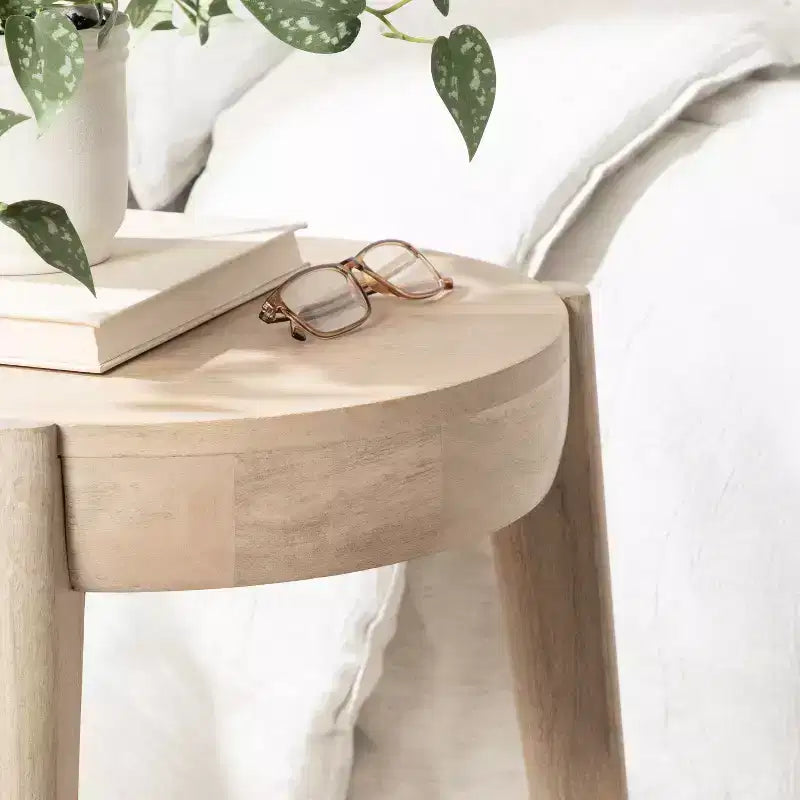Table d'appoint en bois Vola de Kate et Laurel, 17x17x18, Naturel