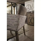 Chaise de salle à manger avec accoudoirs Roundhill Furniture Birmingham Script Imprimé Fini Bois Flotté avec Clous Décoratifs, Lot de 2