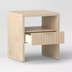 Table d'appoint rainurée avec étagère en bois naturel - Threshold