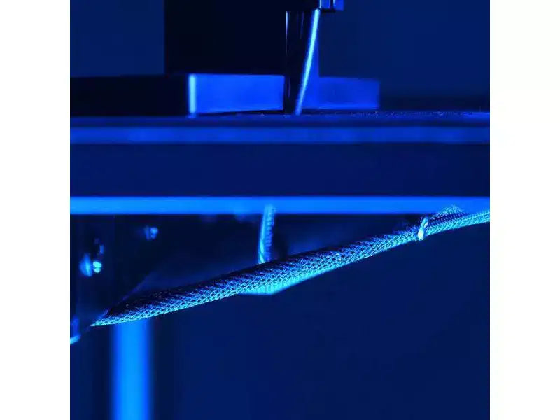 Bureau de jeu et de bureau incurvé ultra-large Arozzi Arena avec tapis de souris lavable et 3 découpes personnalisées pour support d'écran avec gestion des câbles