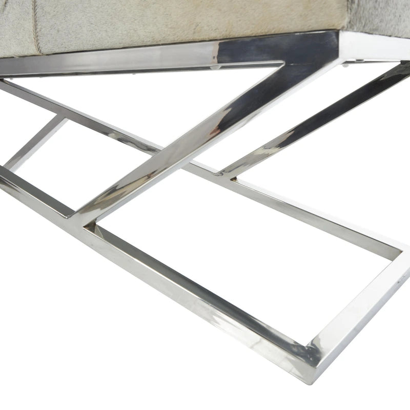Banc d'intérieur géométrique en cuir avec base métallique argentée inclinée - Gris clair