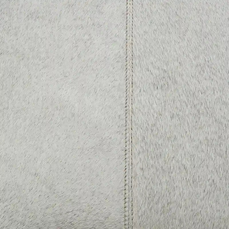 Banc d'intérieur géométrique en cuir avec base métallique argentée inclinée - Gris clair