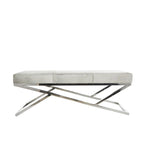 Banc d'intérieur géométrique en cuir avec base métallique argentée inclinée - Gris clair