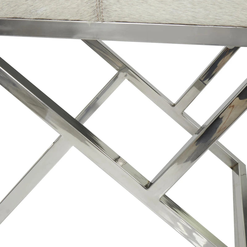 Banc d'intérieur géométrique en cuir avec base métallique argentée inclinée - Gris clair