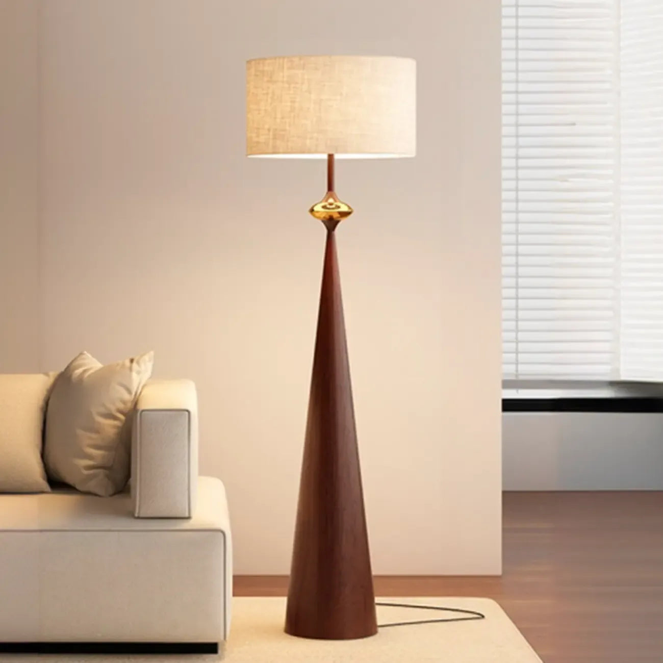 Lampadaire contemporain en métal conique avec abat-jour en tissu