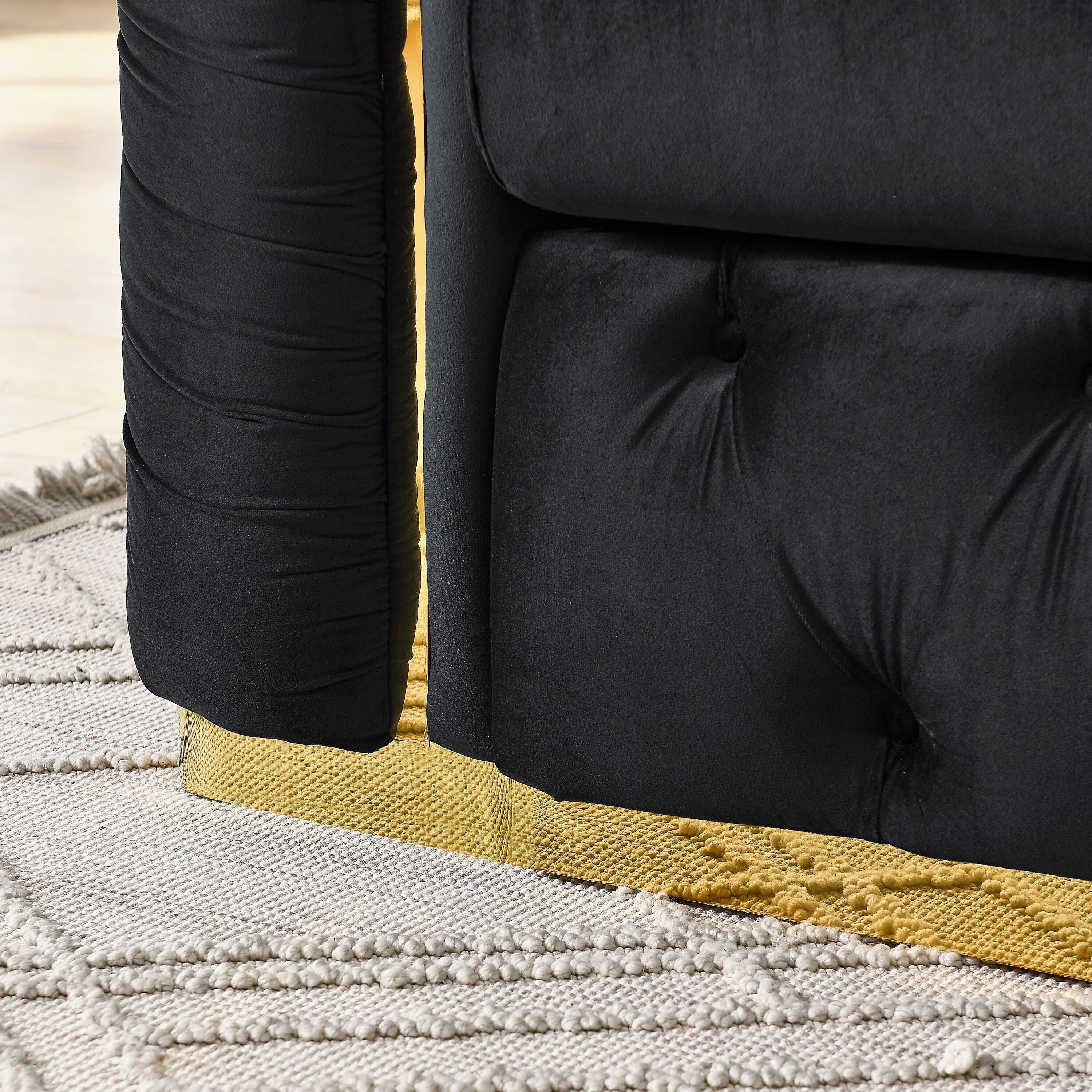Canapé 3 places 90,6 Velvet avec 2 coussins haute densité, accents dorés et coussins
